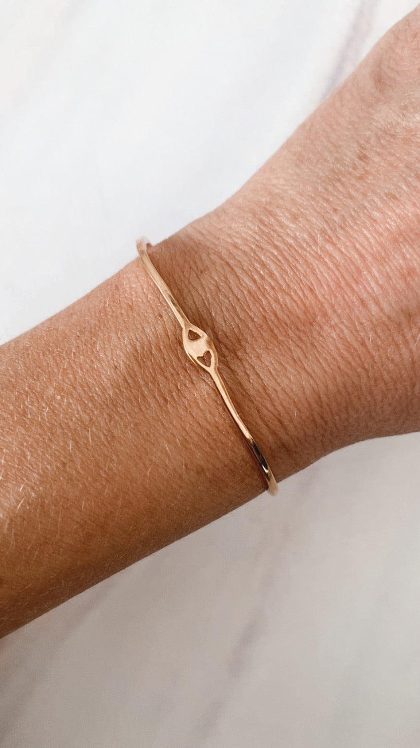 Slim eye bangle