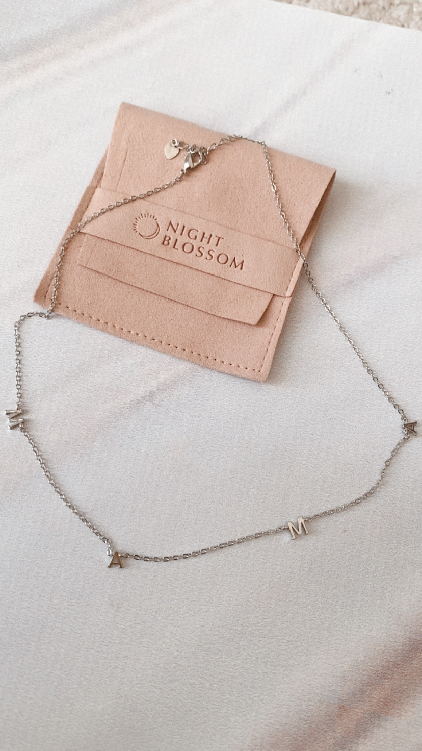 'Mama' chain necklace