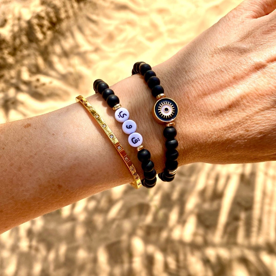 Black eye bracelet